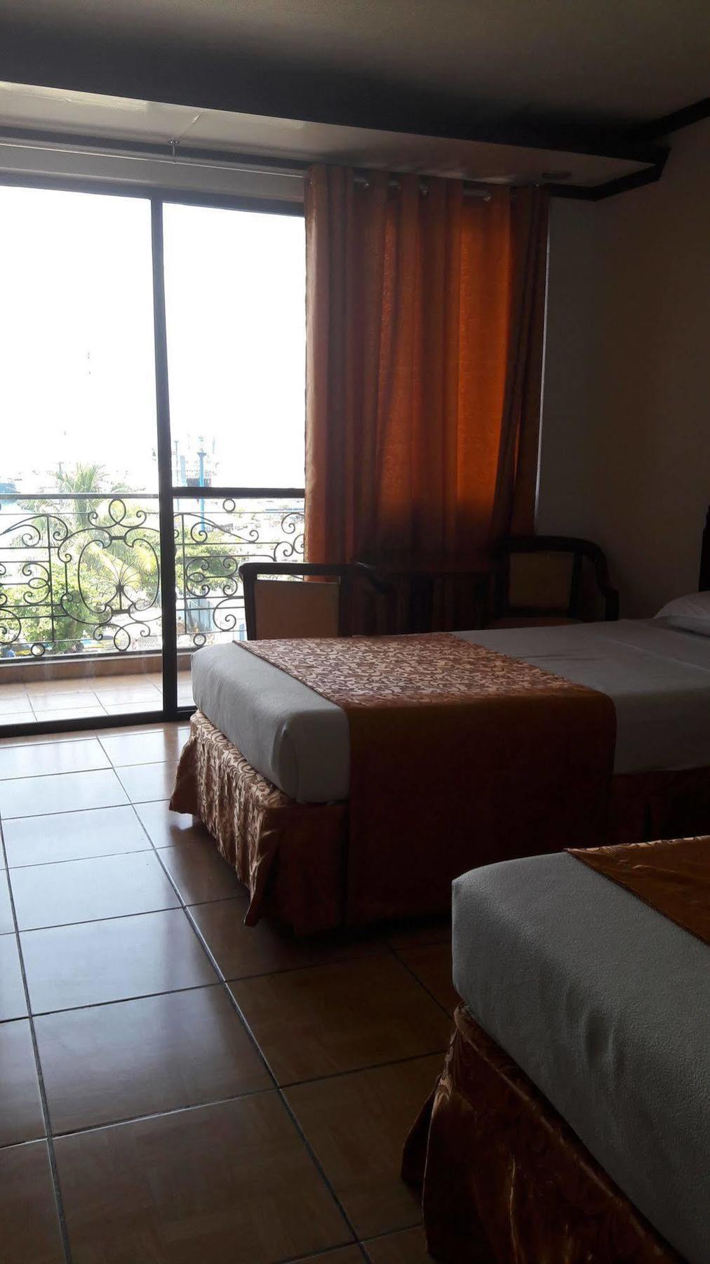 Don Felipe Hotel Ormoc Exterior foto